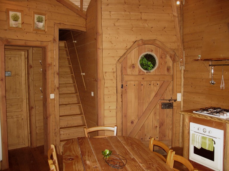 self-catering treehouse main room