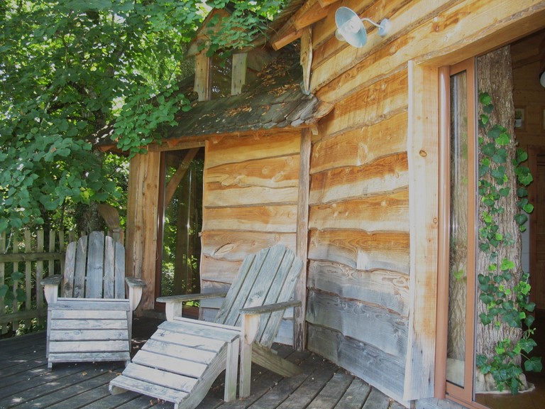 Family treehouse terrace with armchairs
